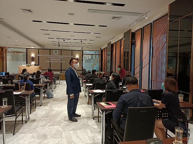 LINE ALBUM อบรมระบาด18-19 ๒๒๐๔๒๗ 17