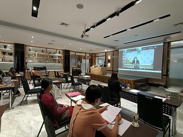 LINE ALBUM อบรมระบาด18-19 ๒๒๐๔๒๗ 3