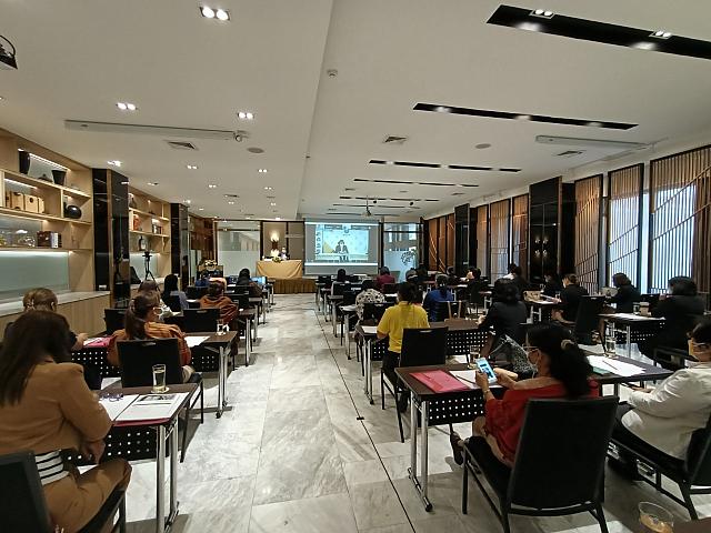 LINE ALBUM อบรมระบาด18-19 ๒๒๐๔๒๗ 5