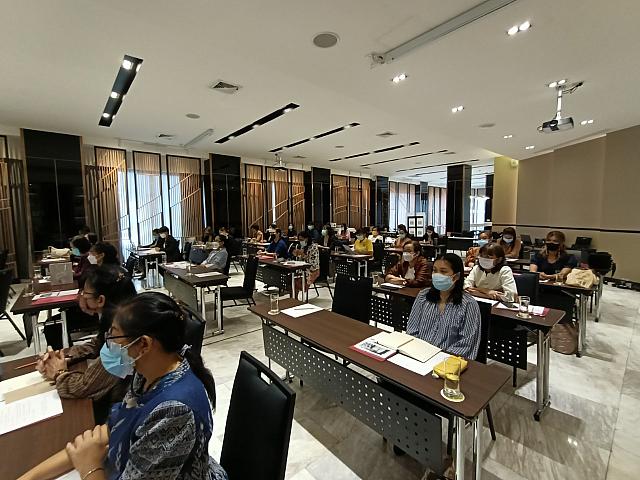 LINE ALBUM อบรมระบาด18-19 ๒๒๐๔๒๗ 6